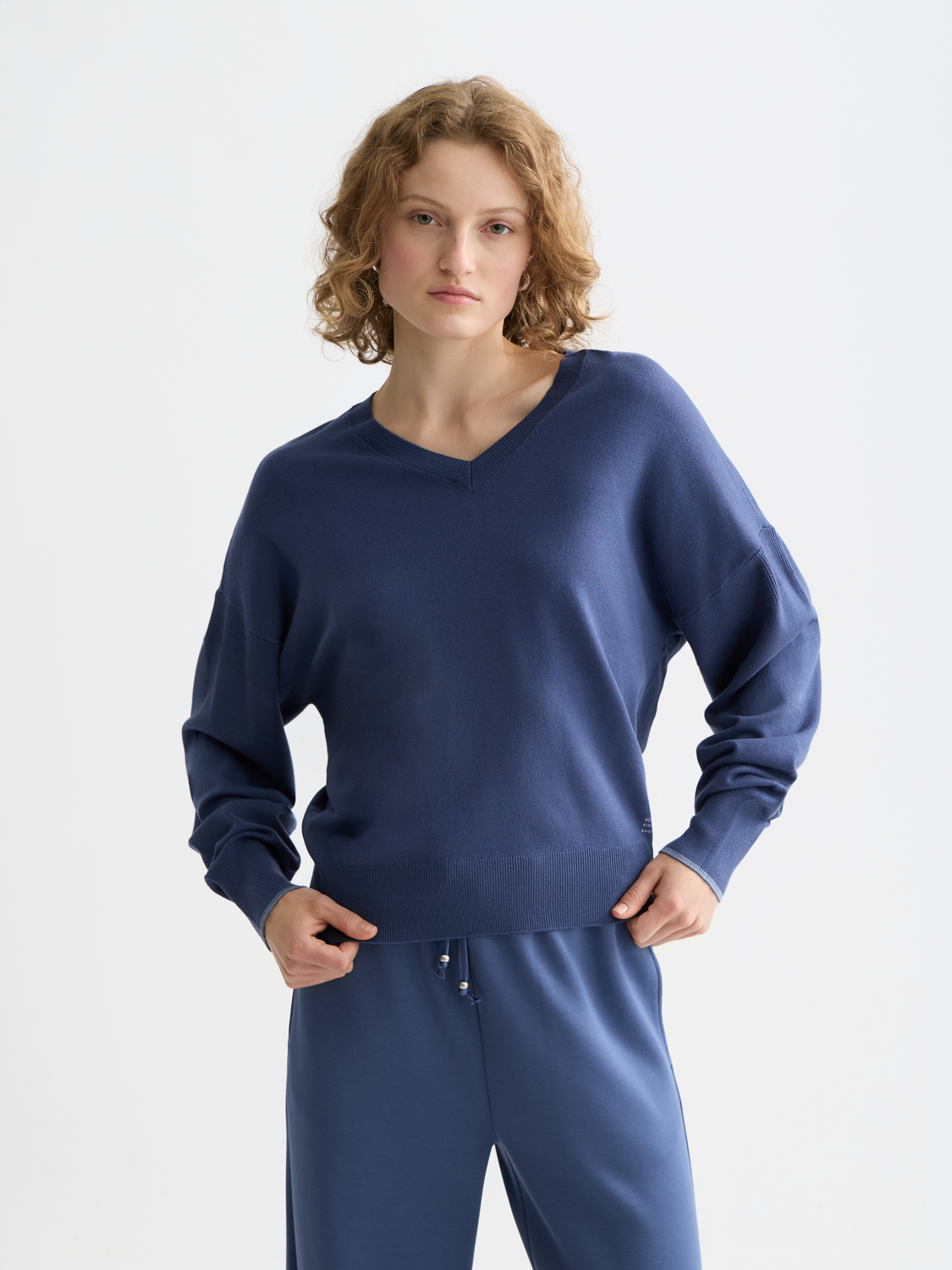 V-neck relaxed pullover