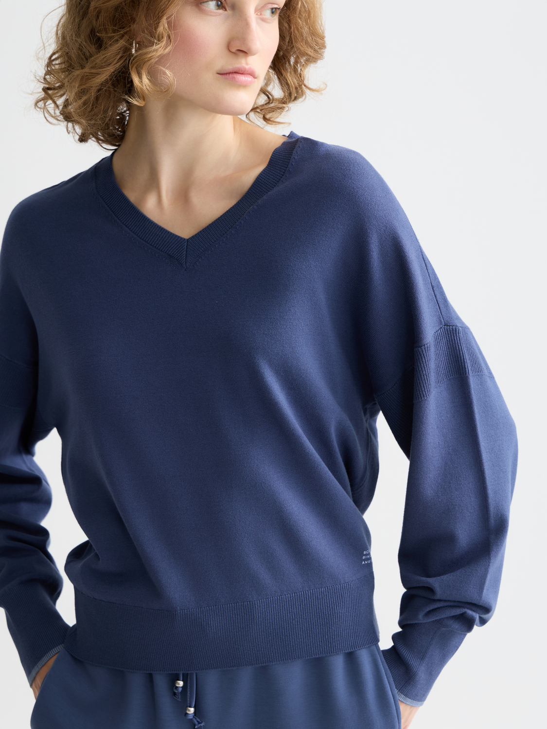 V-neck relaxed pullover