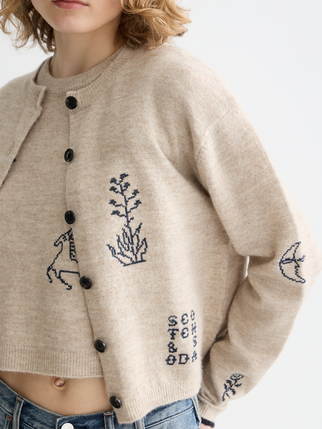 Embroidered crew neck cardigan