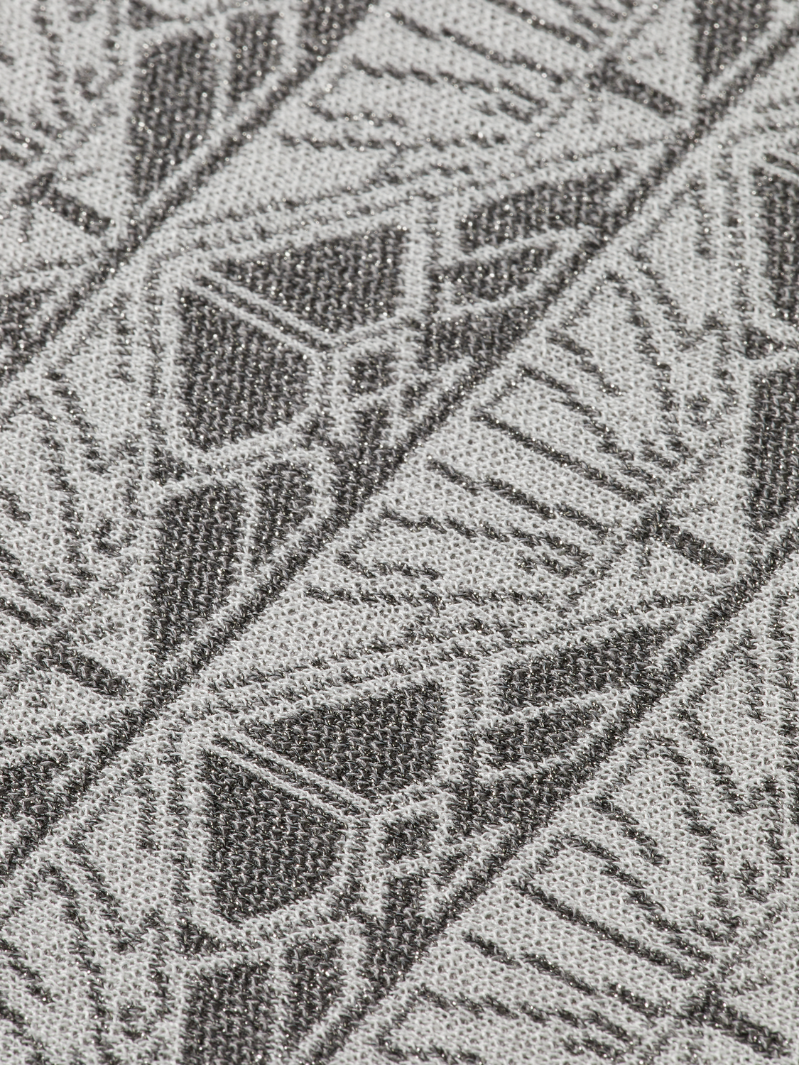 Jacquard knitted triangle scarf