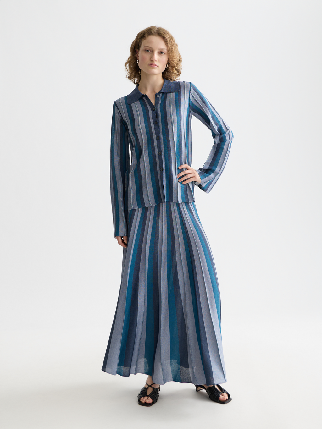 Pleated stripe knitted midi skirt