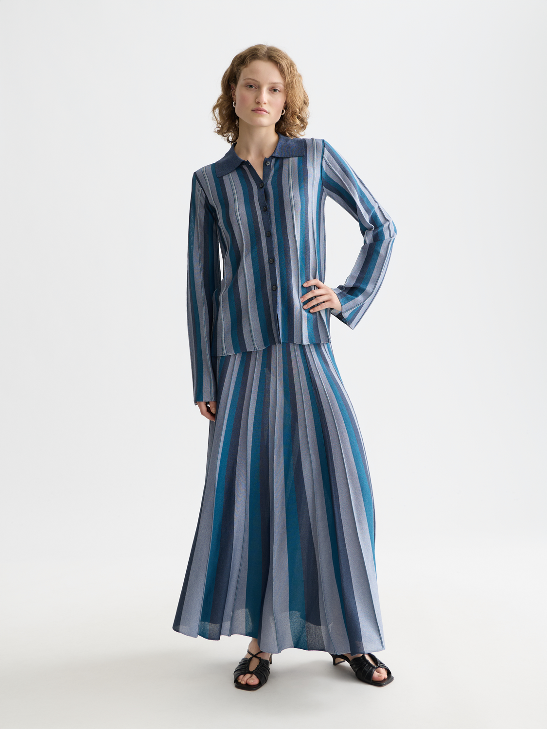 Pleated stripe knitted midi skirt