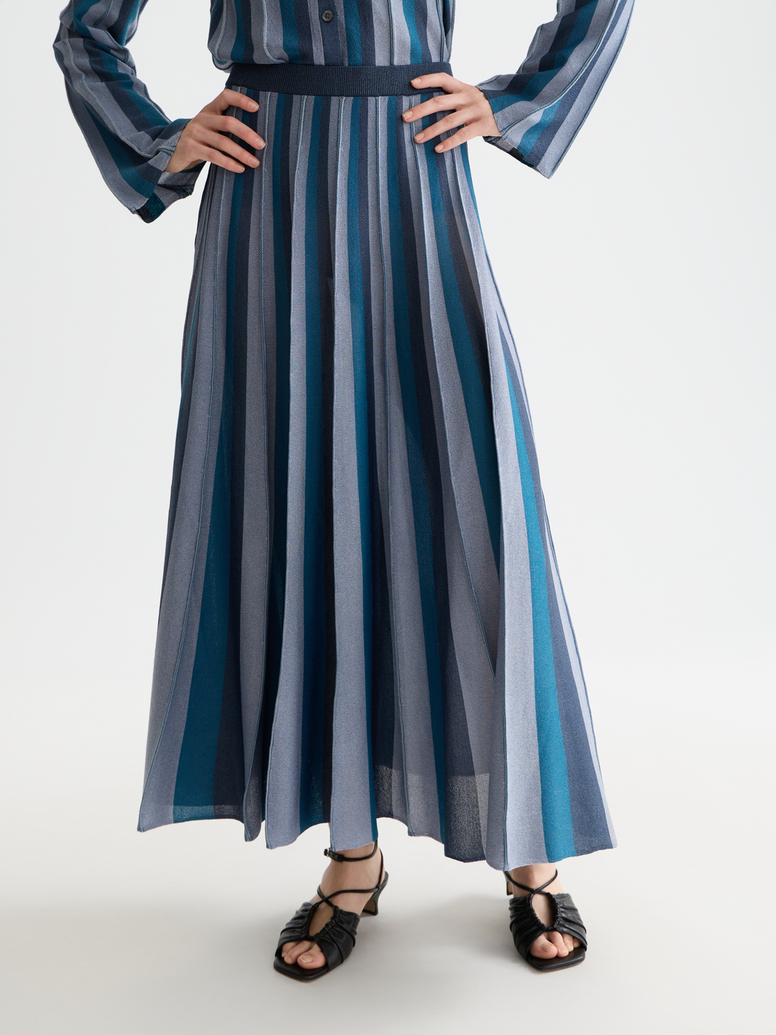 Pleated stripe knitted midi skirt