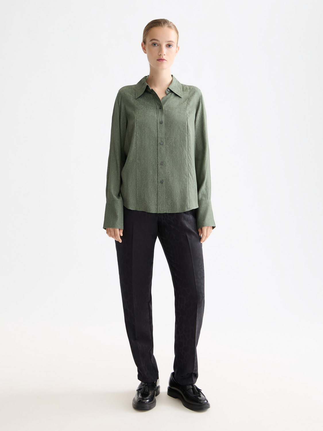 Maia mid rise tapered leg jacquard pant