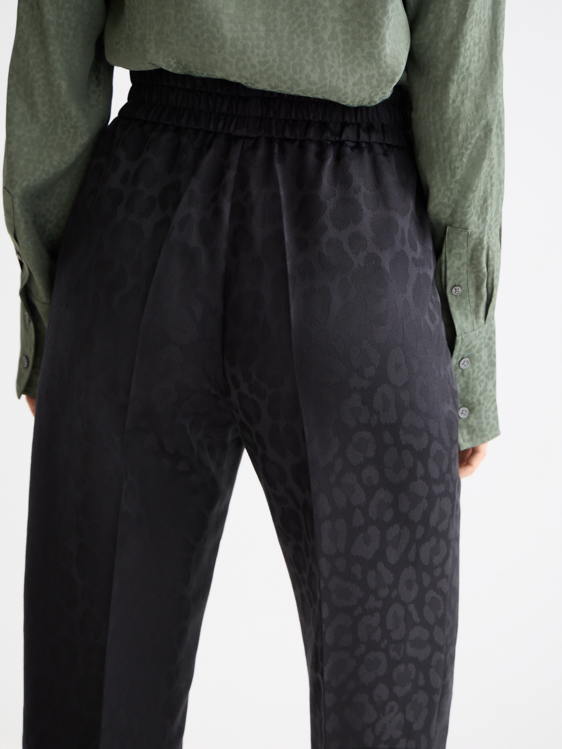 Maia mid rise tapered leg jacquard pant