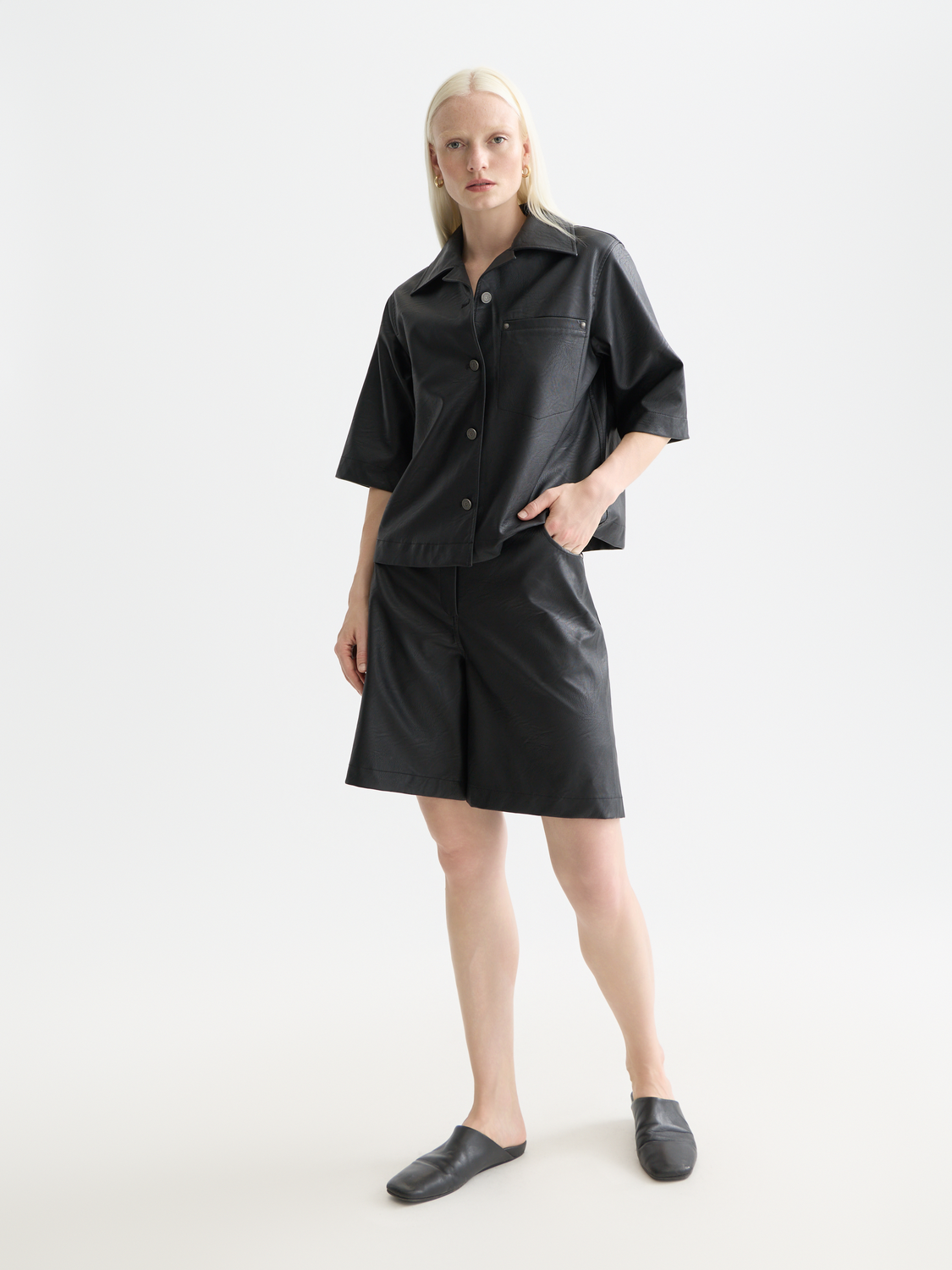 High rise faux leather short