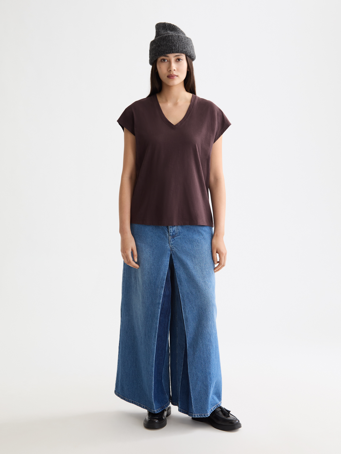 Slub V-neck T-shirt