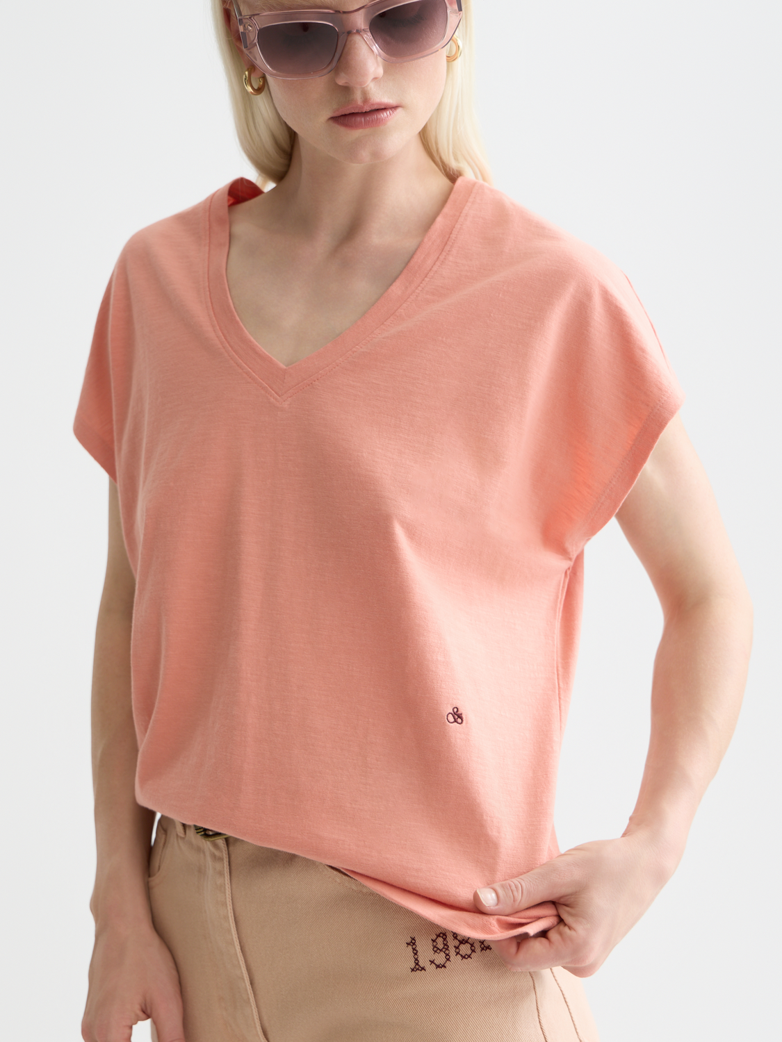 V-neck logo embroidery t-shirt - CANYON CLAY
