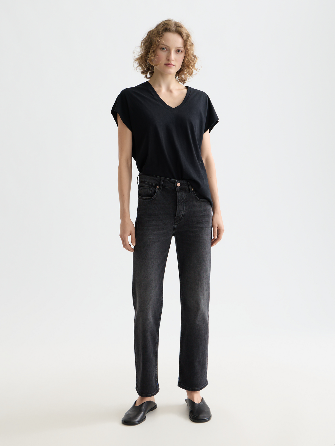 Essentials V-neck t-shirt - BLACK