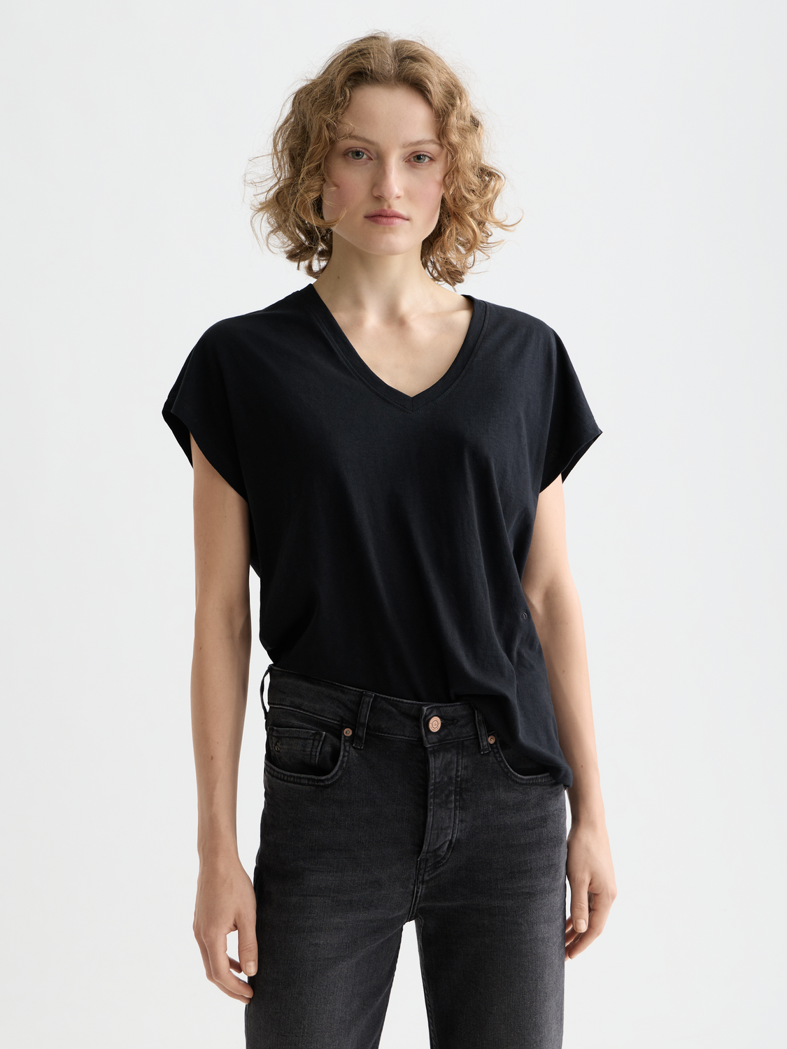 Essentials V-neck t-shirt - BLACK