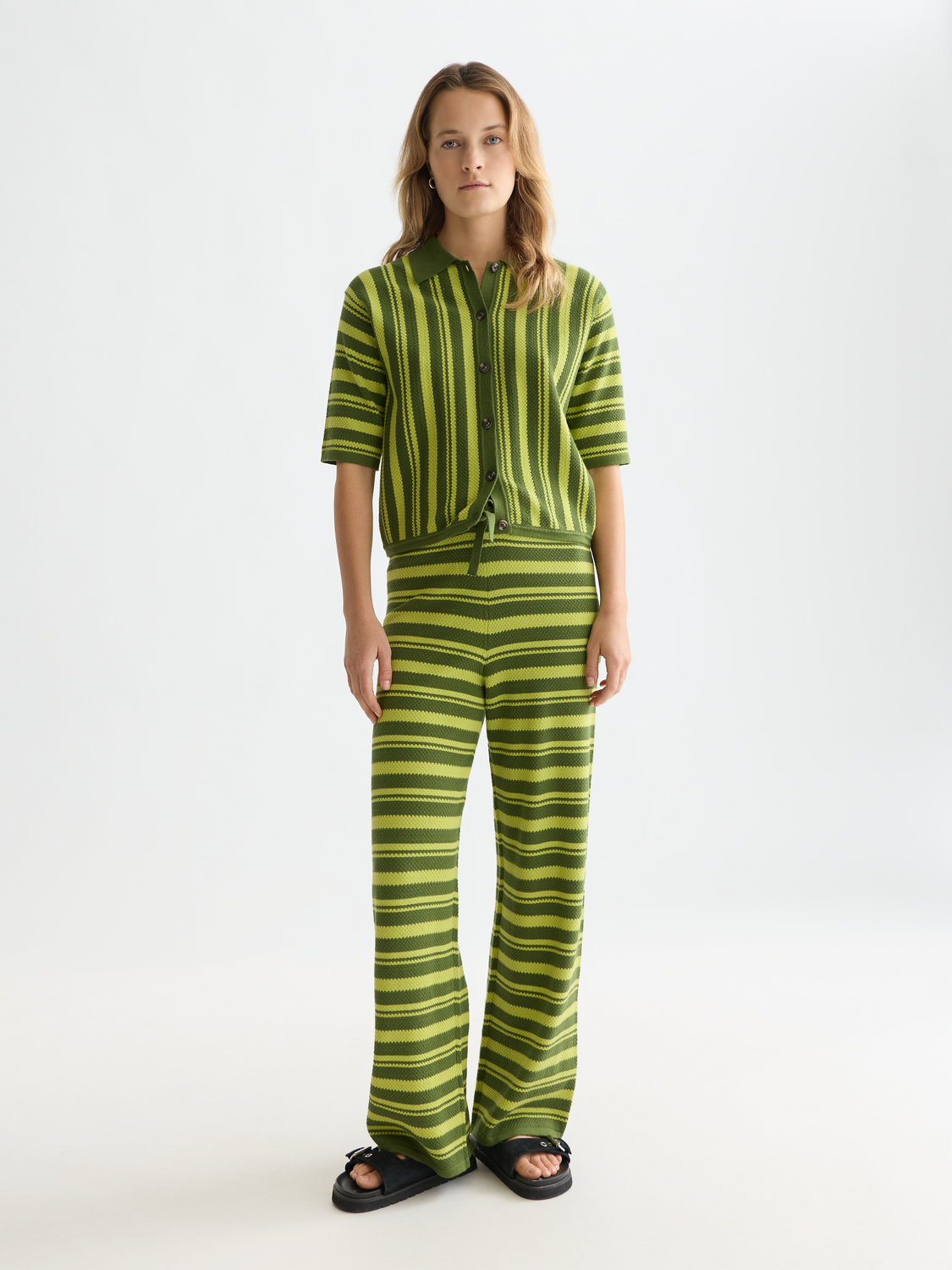 Textured vertical stripe knitted tee