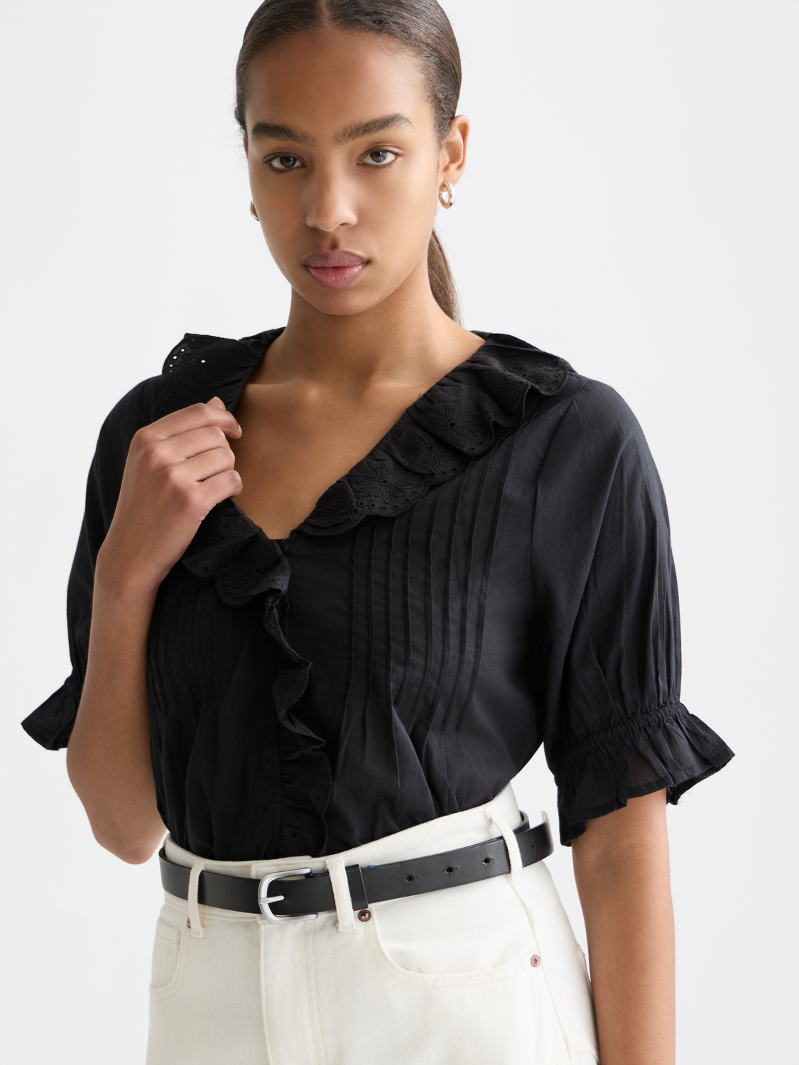 Short sleeve blouse with embroidered details