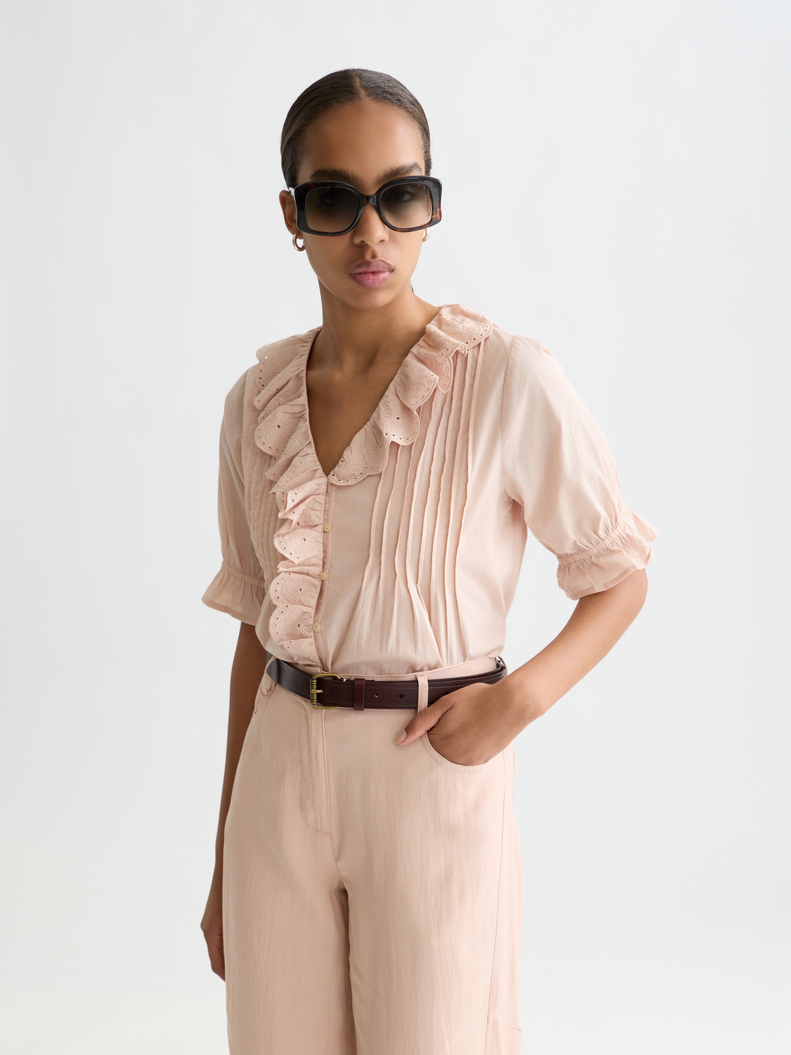 Short sleeve blouse with embroidered details