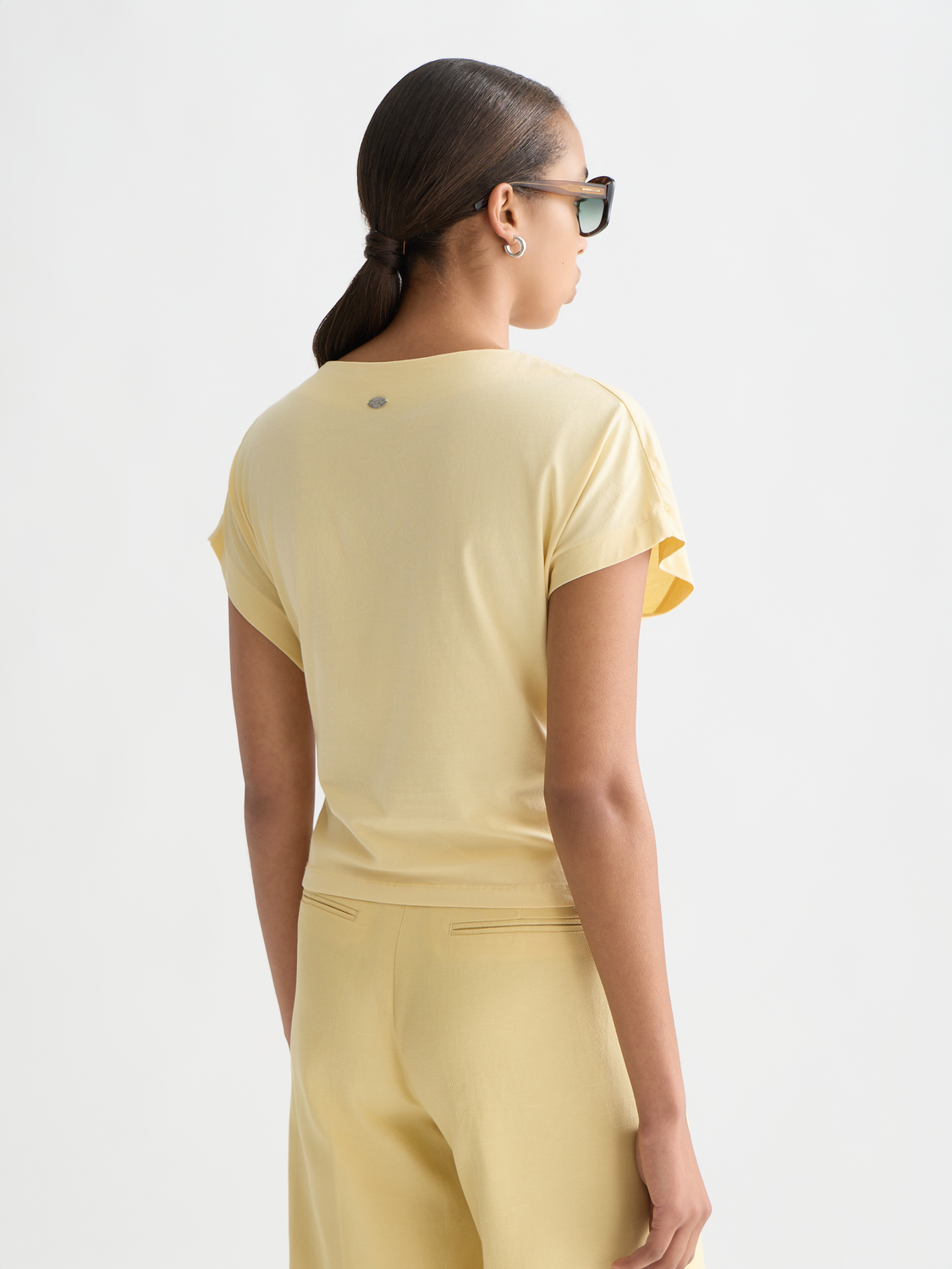 Knotted slash neck T-shirt