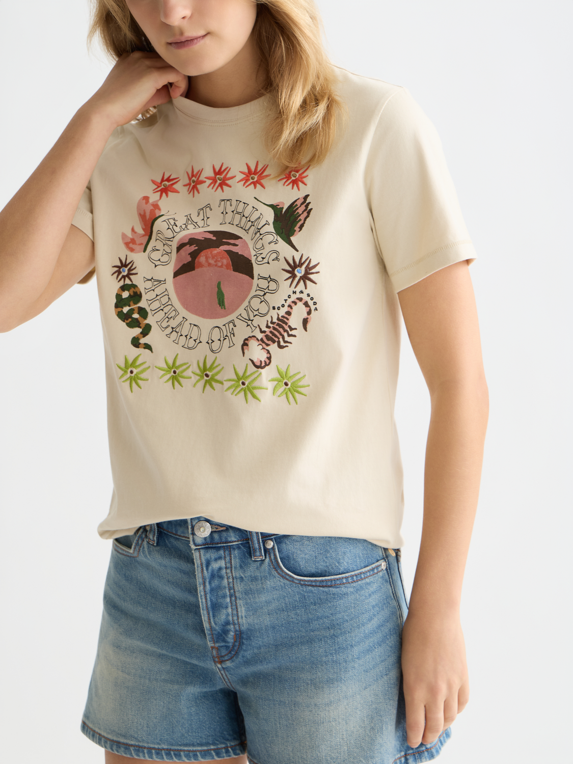Embroidered artwork T-shirt
