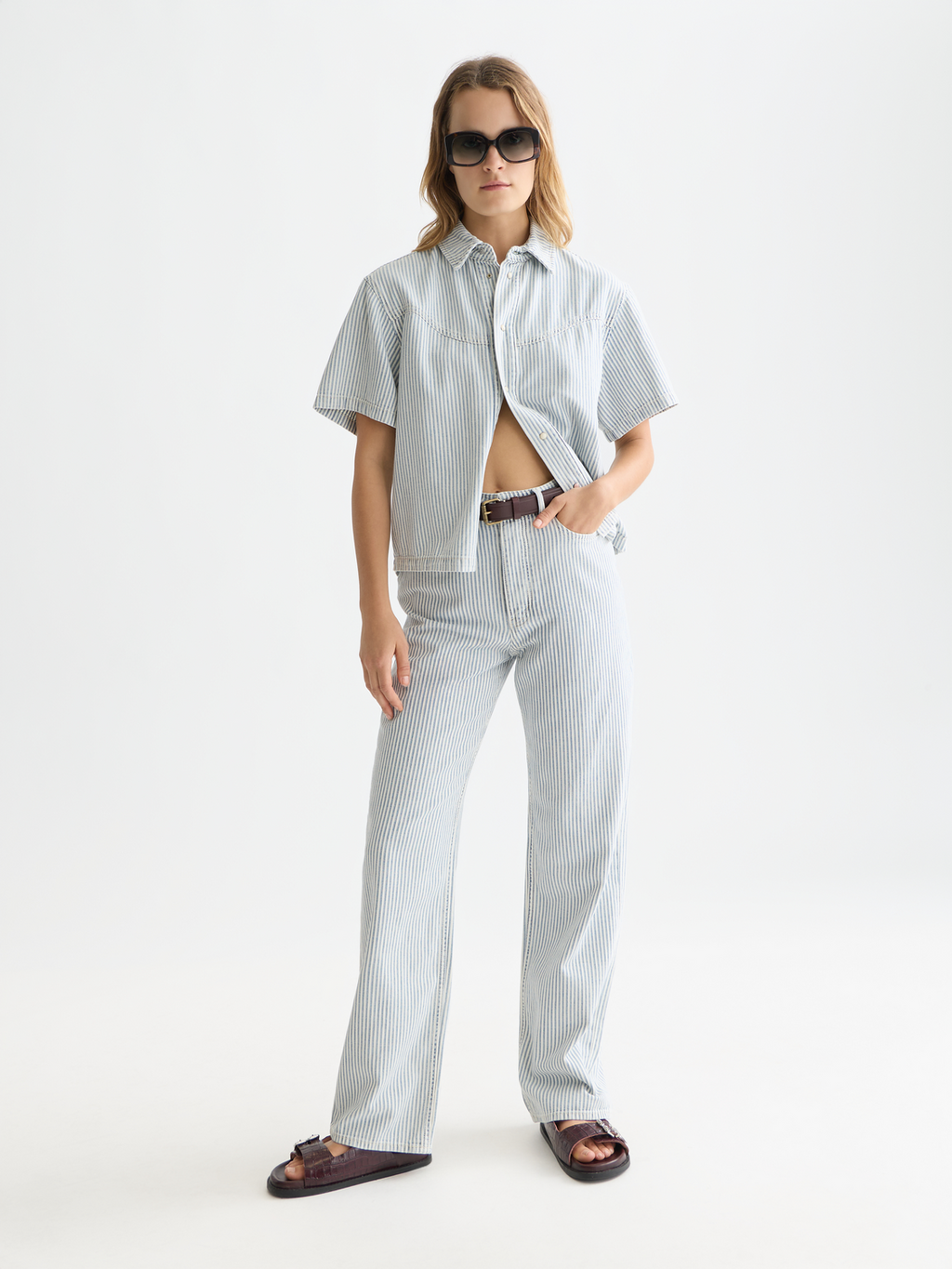 Short sleeve denim shirt