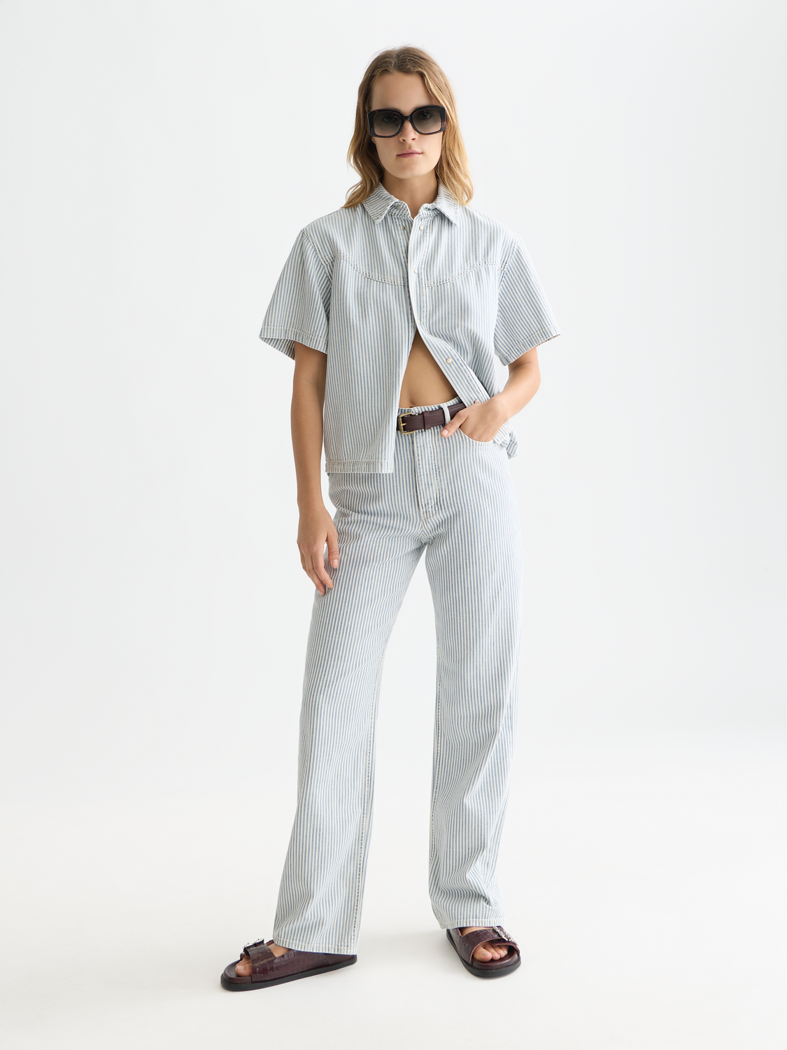 Short sleeve denim shirt