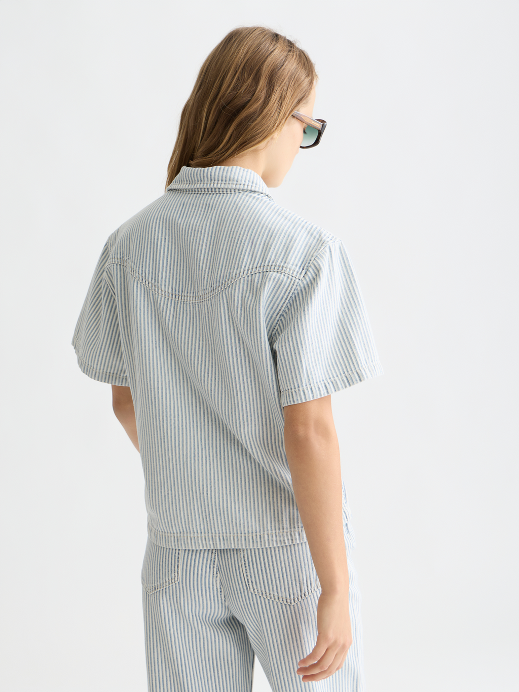 Short sleeve denim shirt