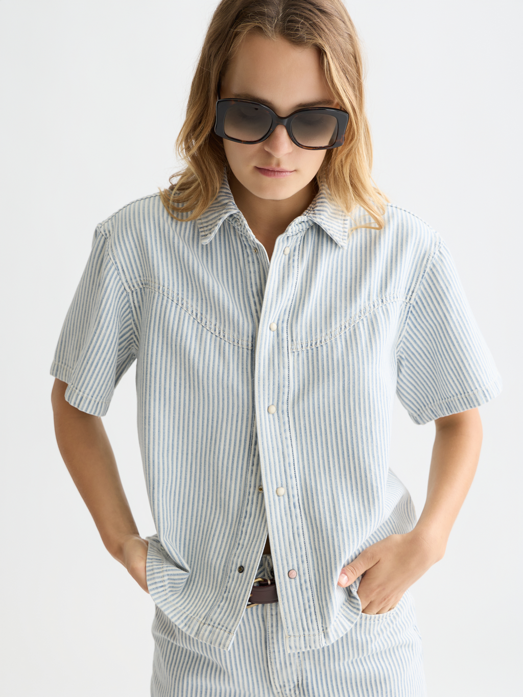 Short sleeve denim shirt