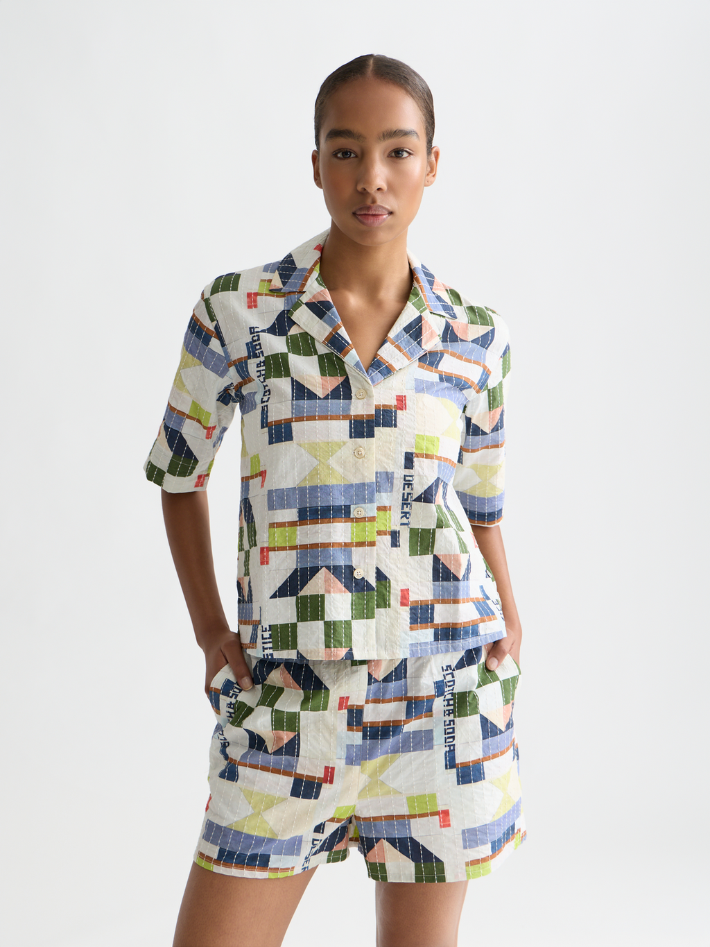Stitch-embroidered printed short sleeve shirt