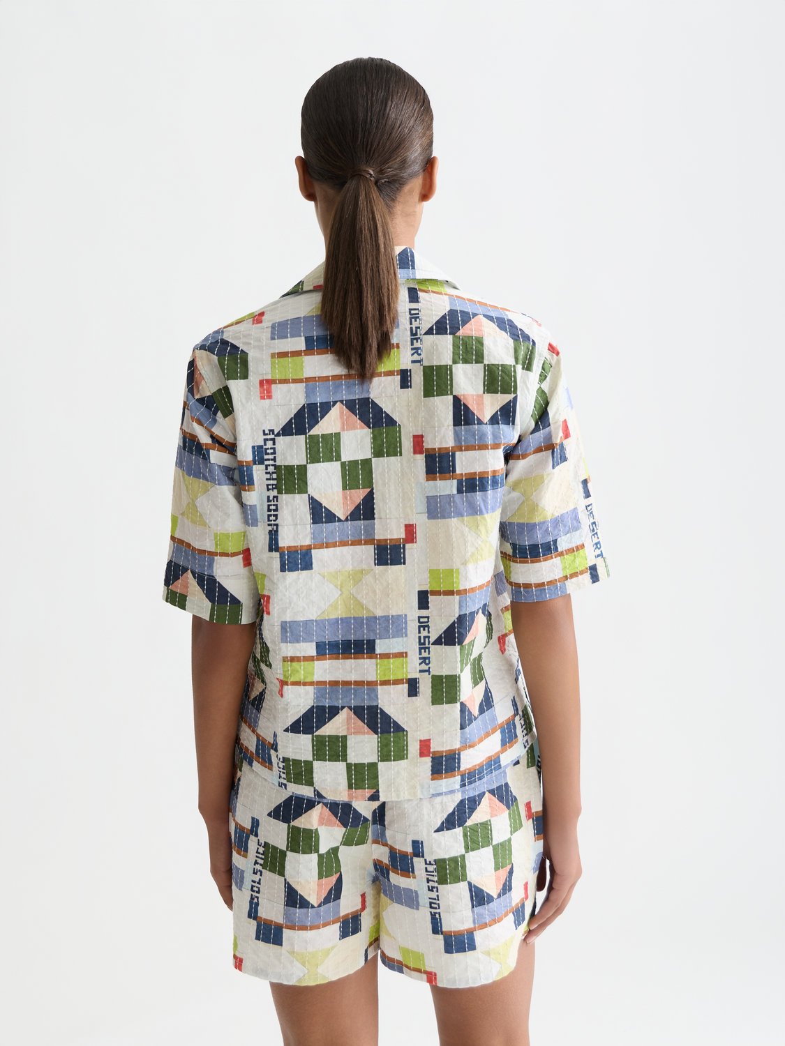 Stitch-embroidered printed short sleeve shirt