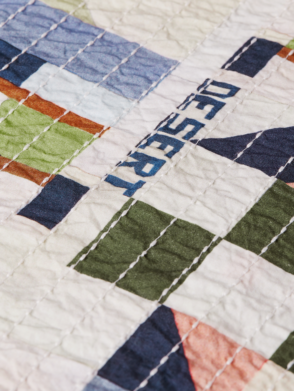 Stitch-embroidered printed short sleeve shirt