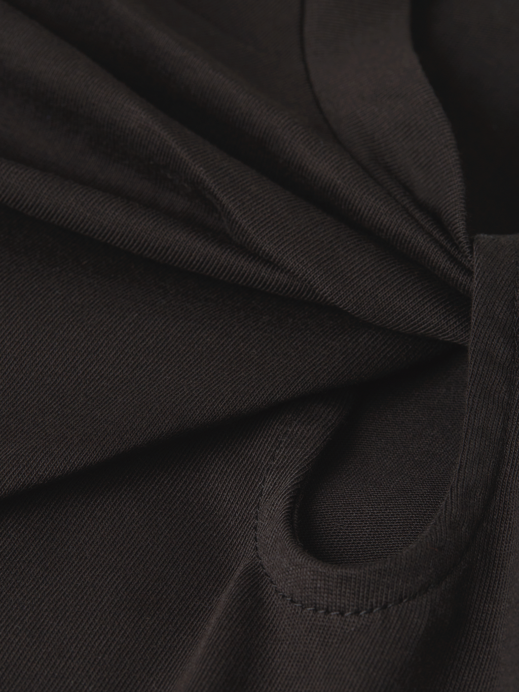 Twisted neckline T-shirt