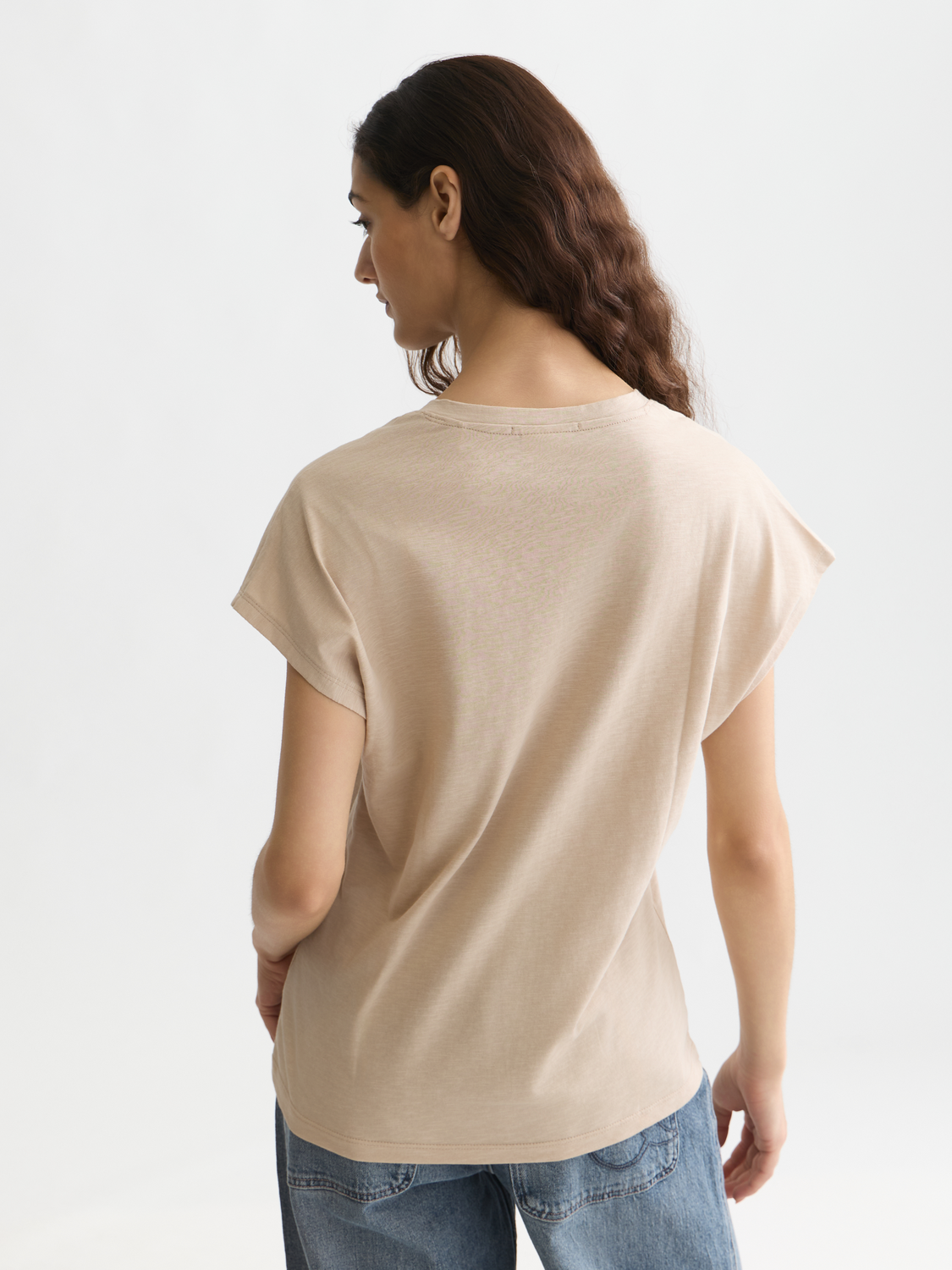 Ampersand embroidery V-neck T-shirt