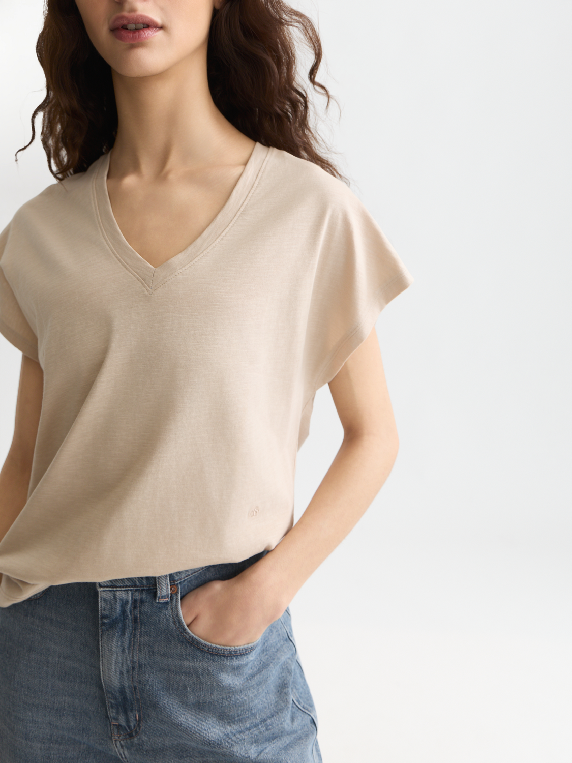 Ampersand embroidery V-neck T-shirt– Scotch & Soda Amsterdam