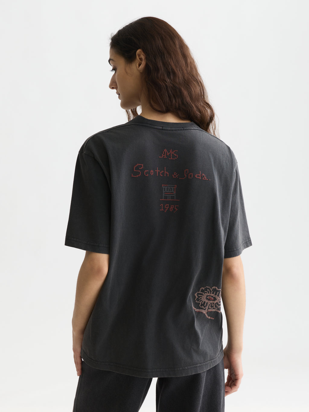 Embroidered washed loose t-shirt