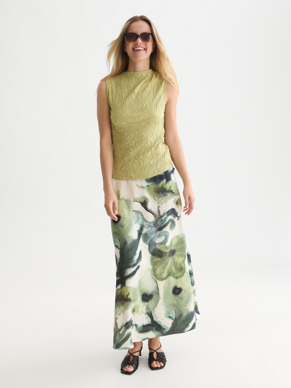 Embossed pleat mock neck tank