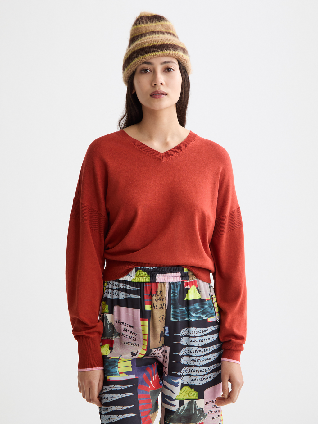 V-neck relaxed pullover