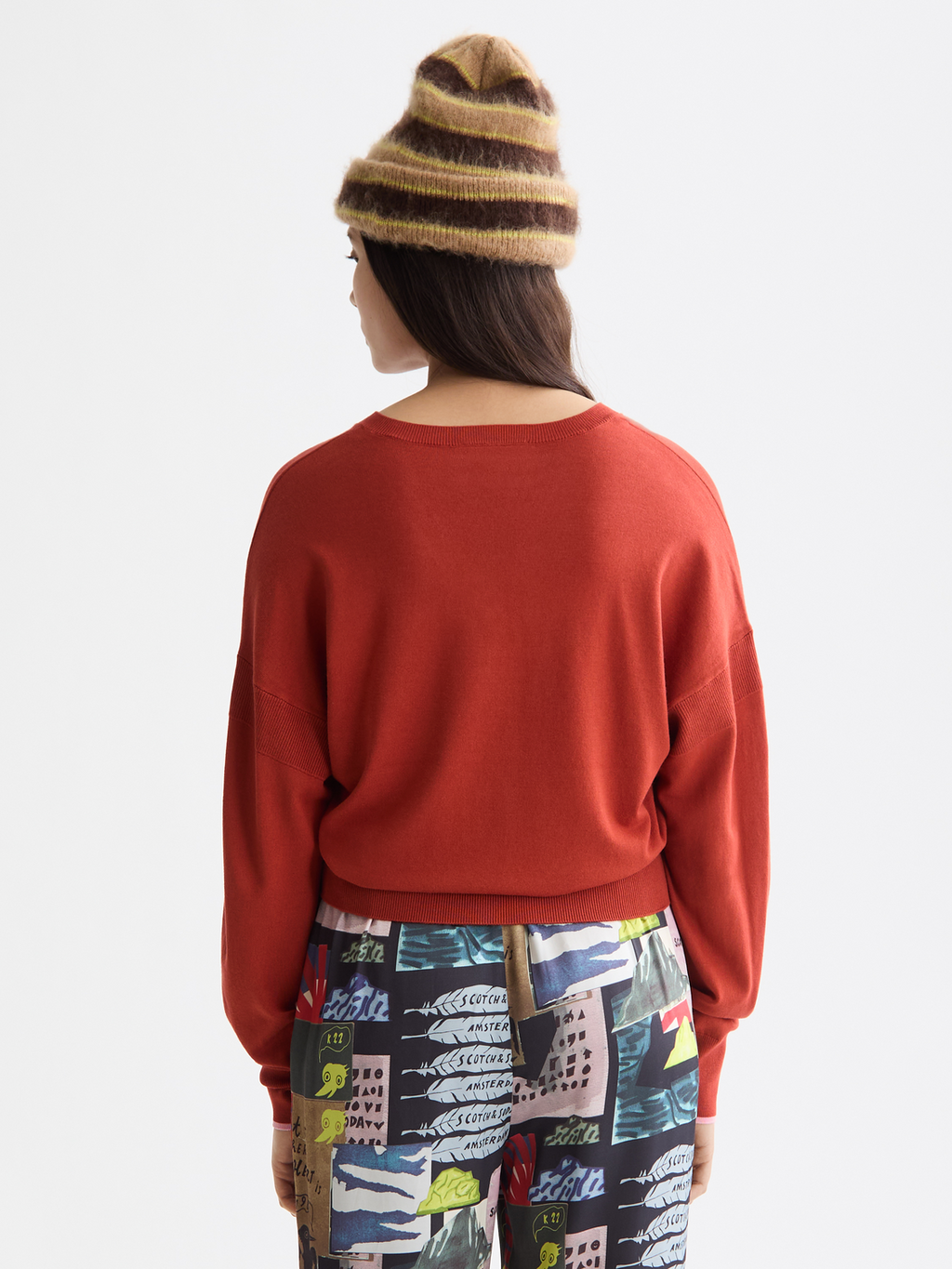 V-neck relaxed pullover