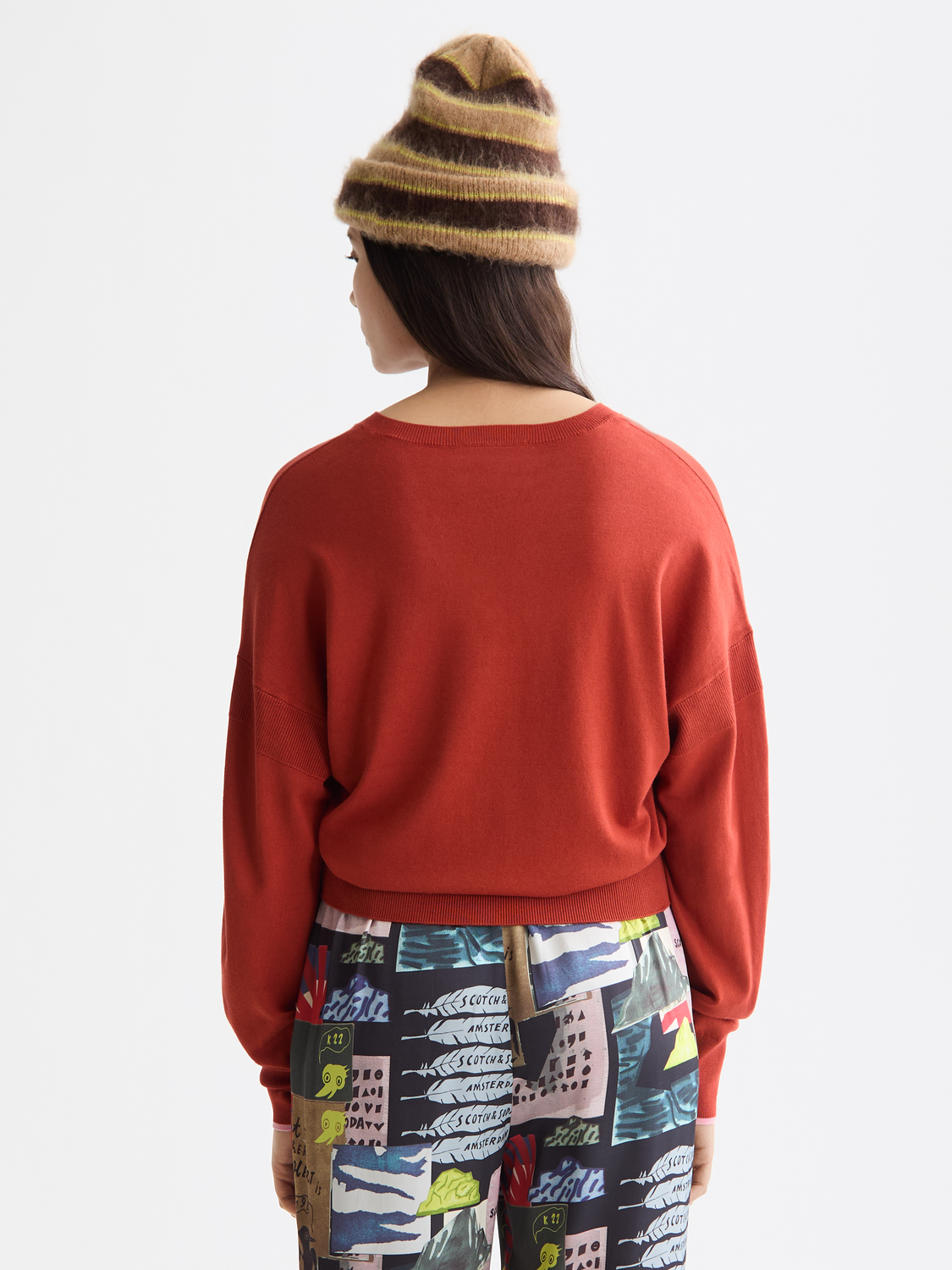 V-neck relaxed pullover