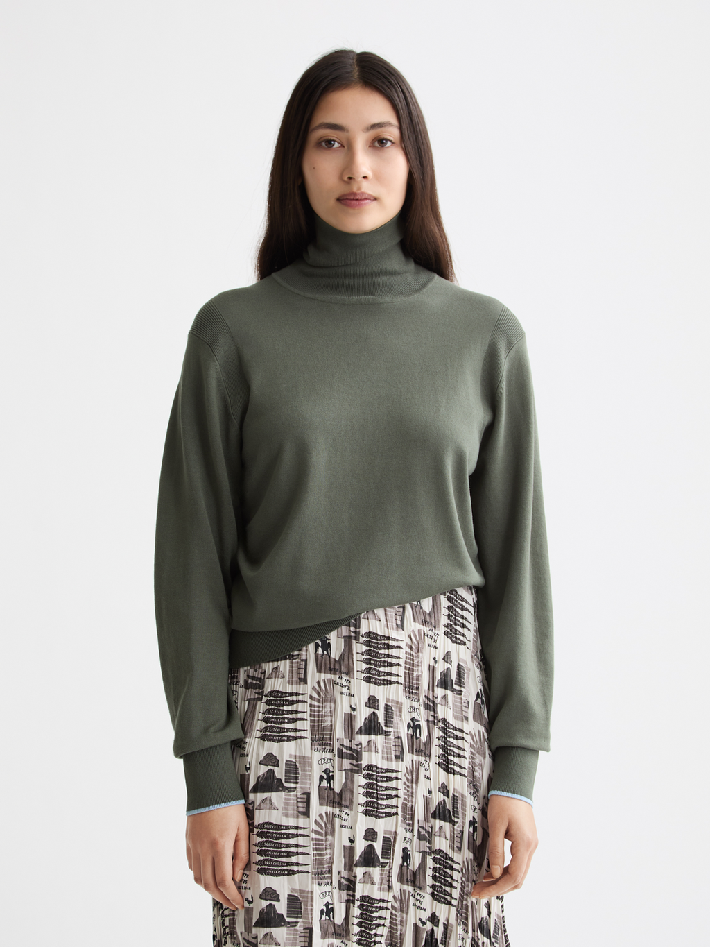 Relaxed roll neck pullover