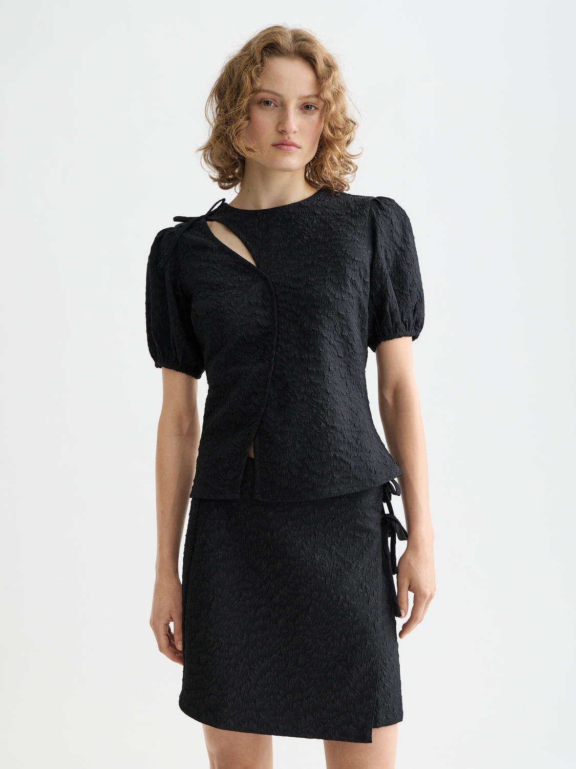 Puff sleeve textured top
