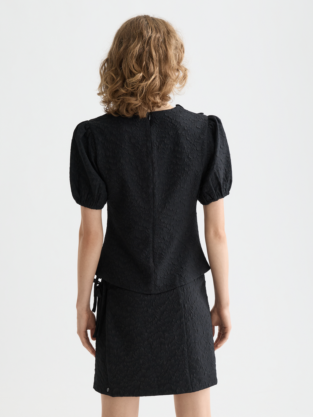 Puff sleeve textured top