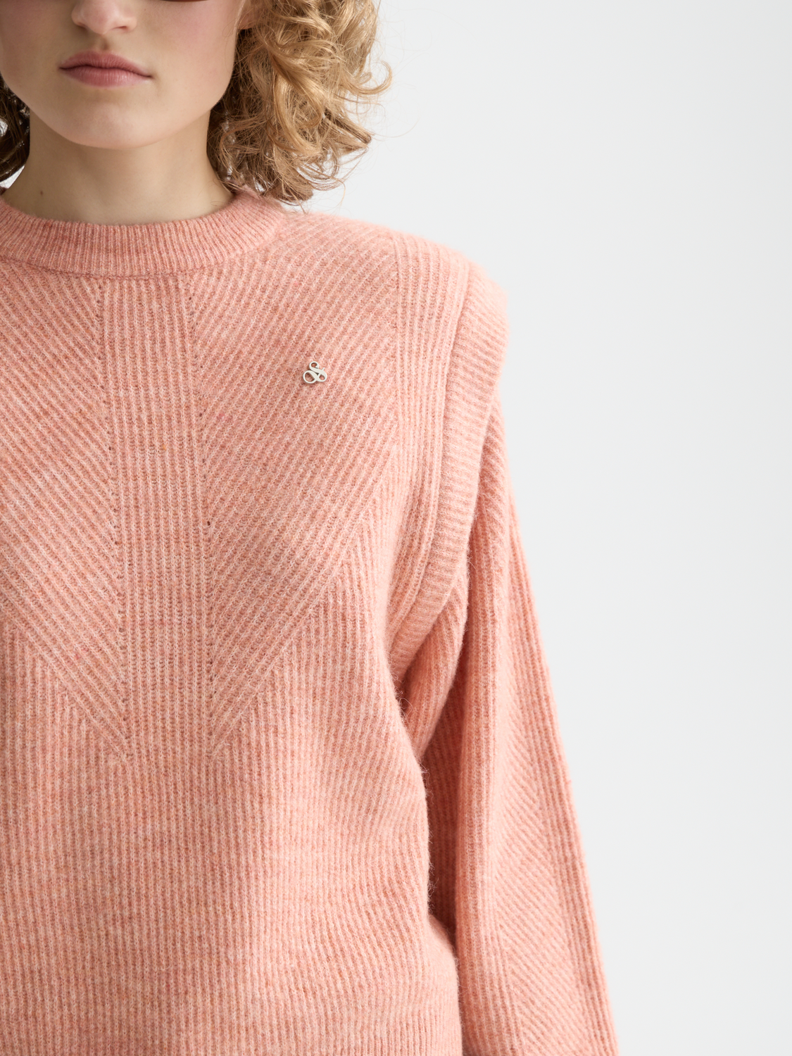 Shoulder detail crew neck pullover