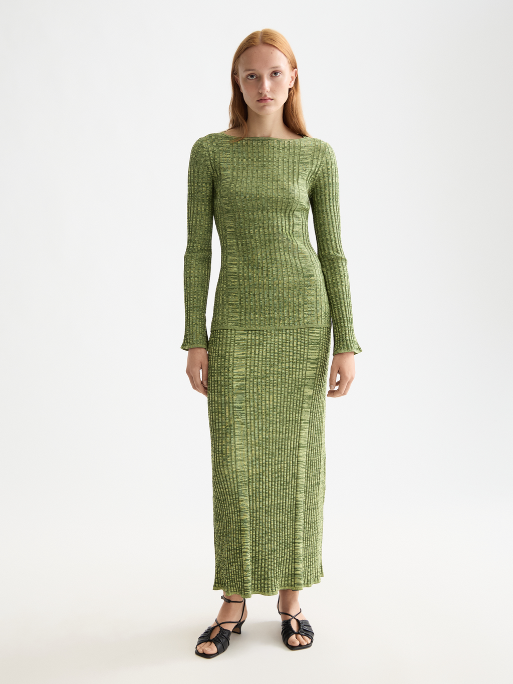 Ribbed knitted pullover