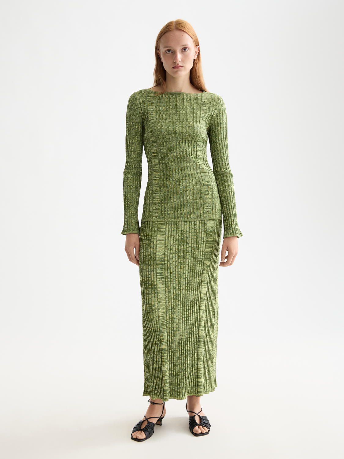 Ribbed knitted pullover