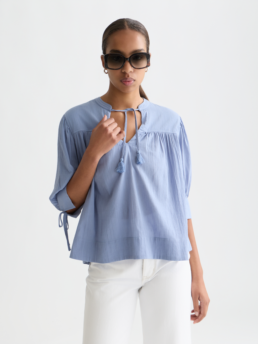 Relaxed blouse with gathers
