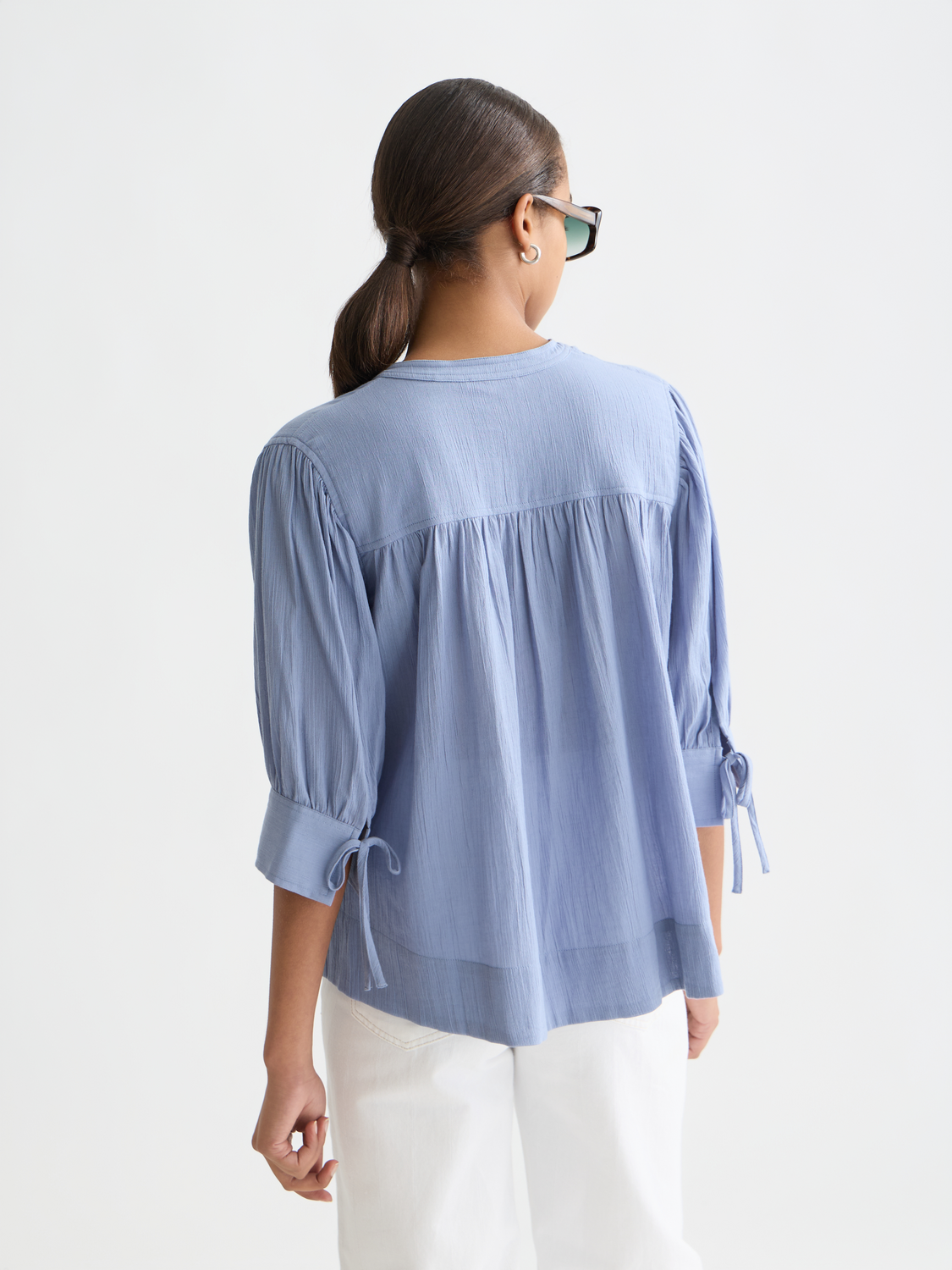 Relaxed blouse with gathers