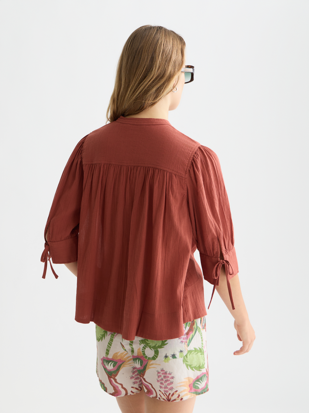 Relaxed blouse with gathers