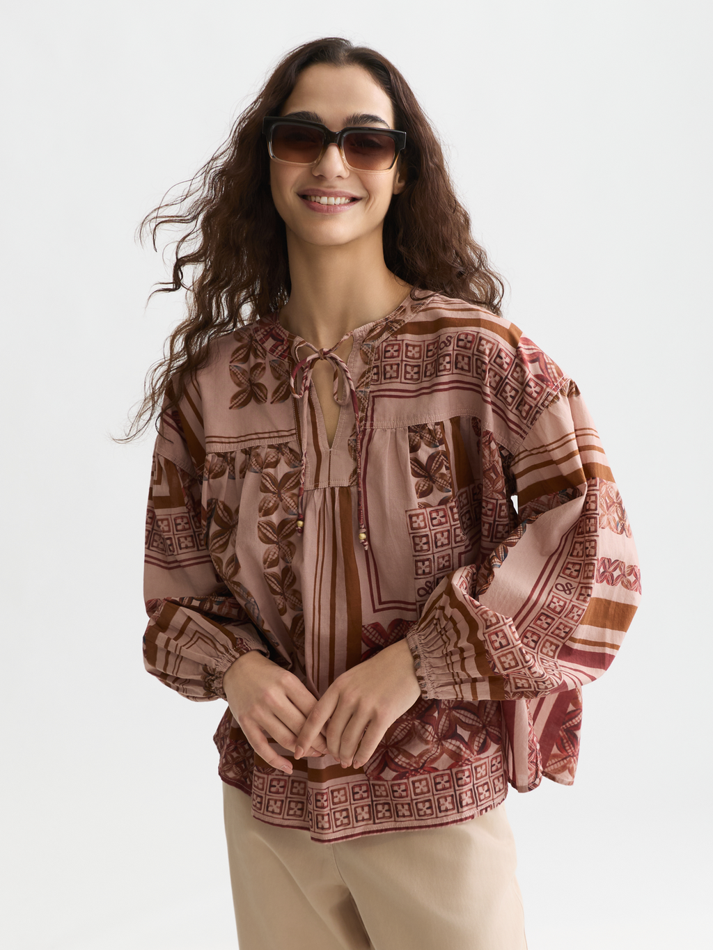 Foulard printed long-sleeved blouse