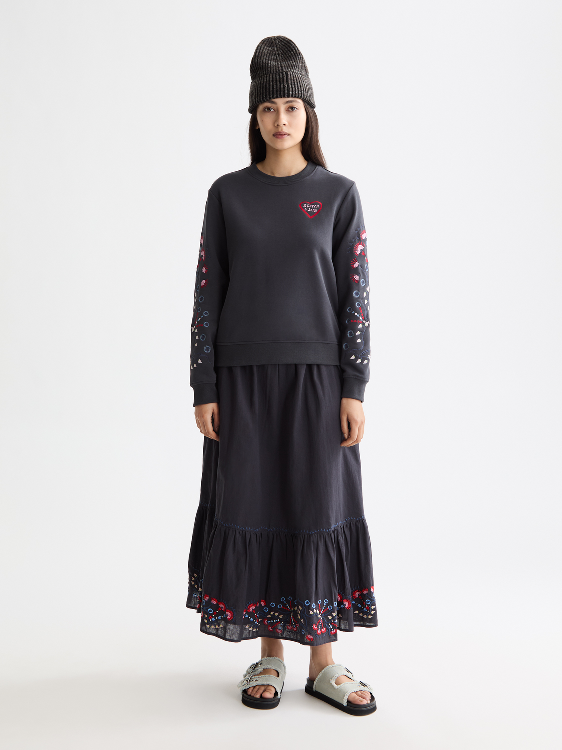Embroidered regular sweatshirt