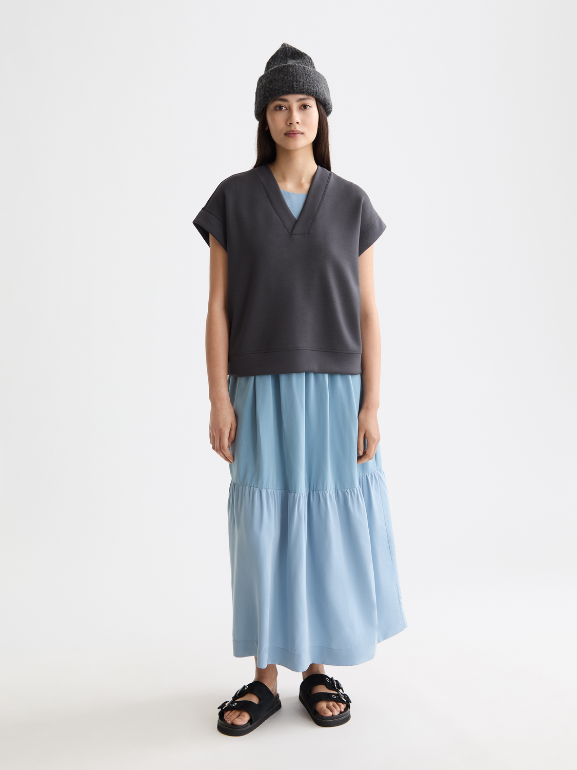 V-neck sleeveless modal sweatshirt