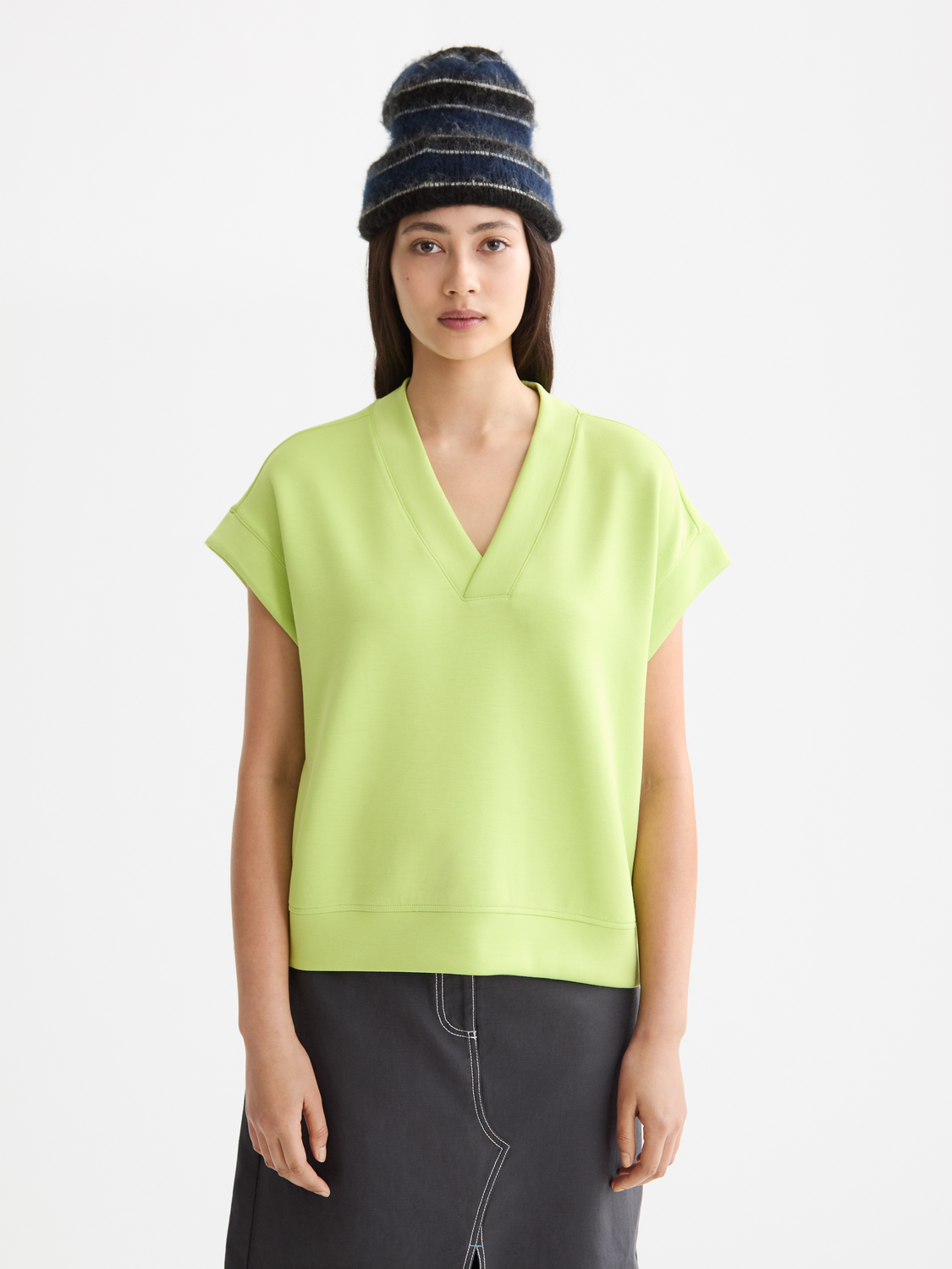 V-neck sleeveless modal sweatshirt