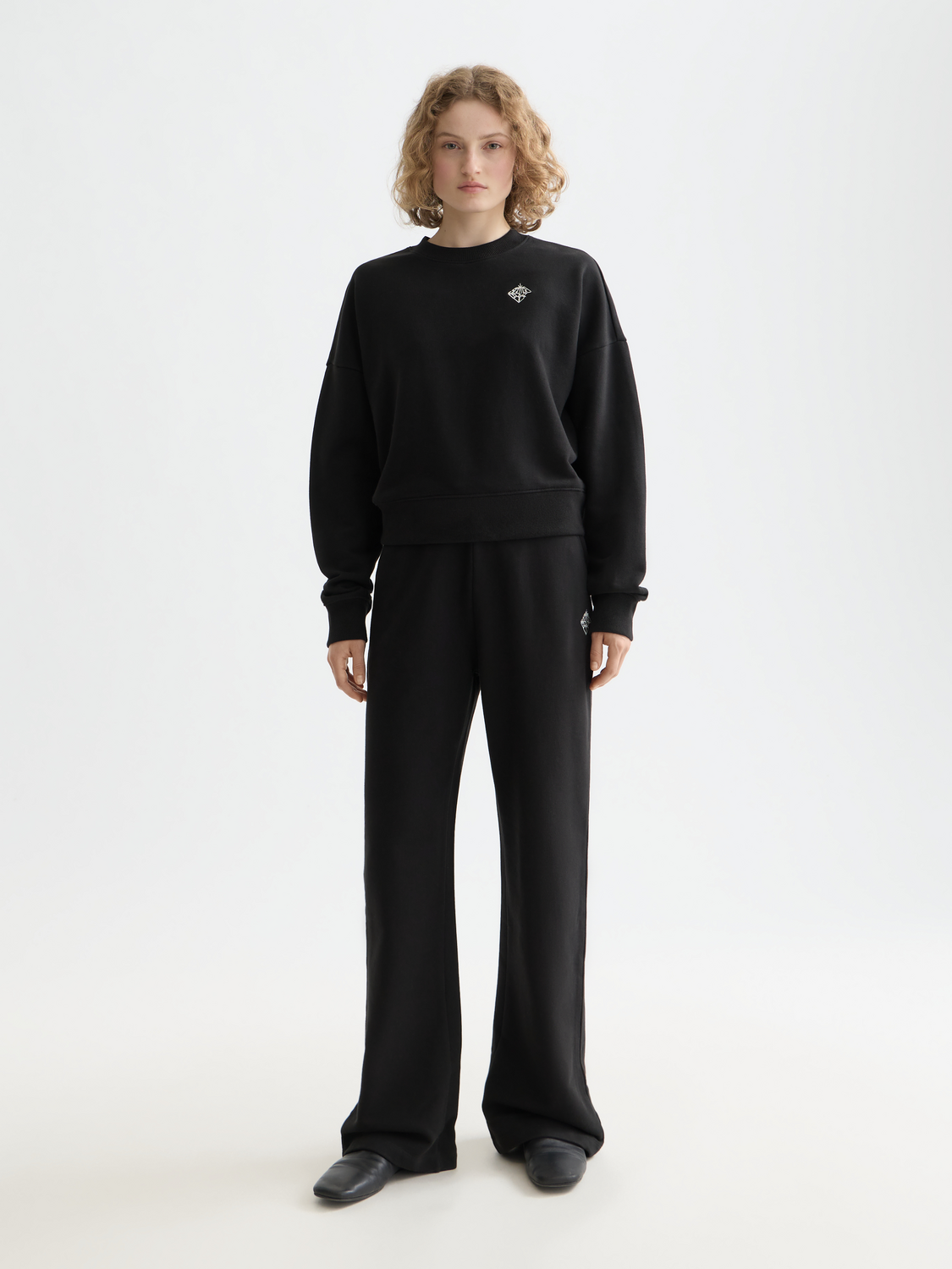 Embroidered logo sweatshirt - BLACK