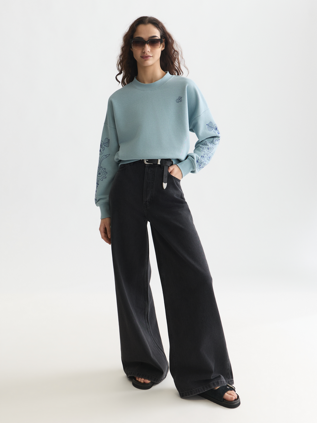 Embroidered relaxed sweatshirt