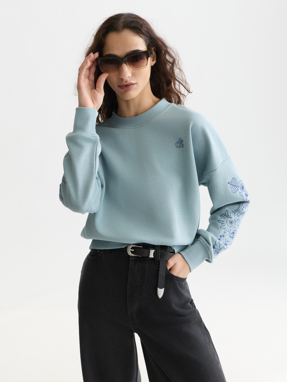 Embroidered relaxed sweatshirt